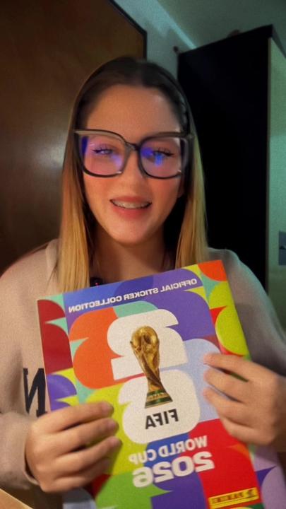 Cliente Distribuidora Cóndor con álbum Panini en Avellaneda