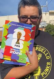 Cliente Distribuidora Cóndor con álbum Panini en Paraná
