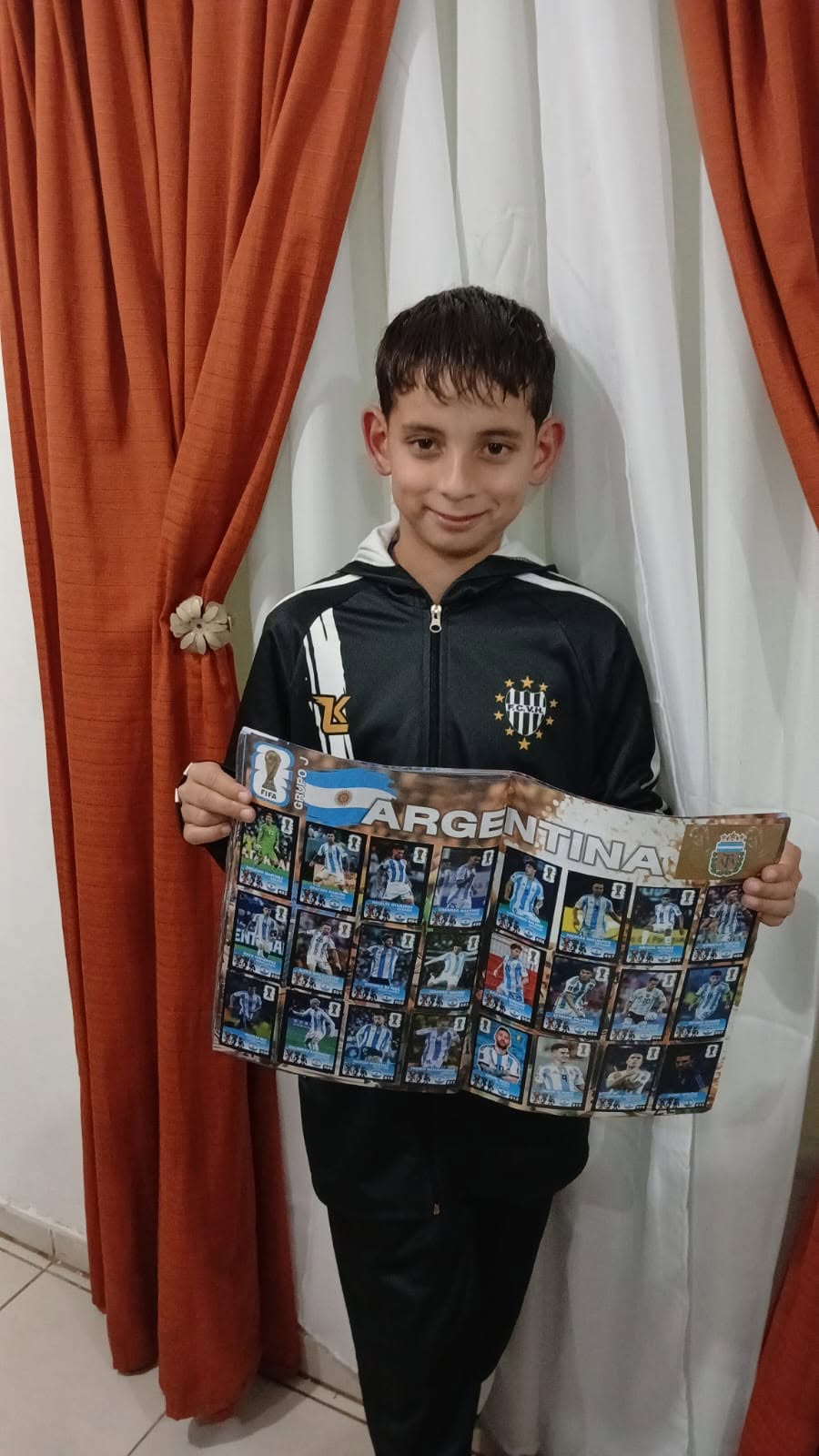 Cliente Distribuidora Cóndor con álbum Panini en Villa María